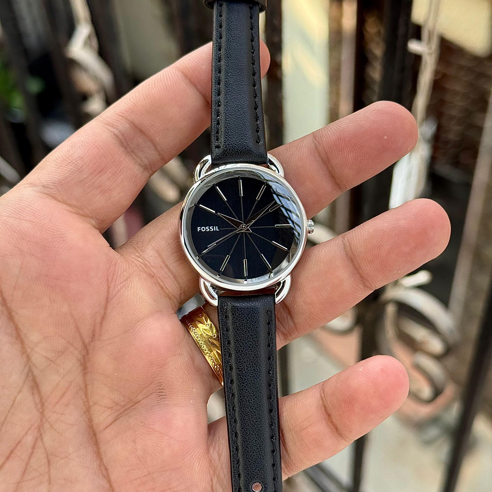 Fossil Tailor ES4421 Leather Strap 33mm Quartz Movement Women's Watch - Image 2