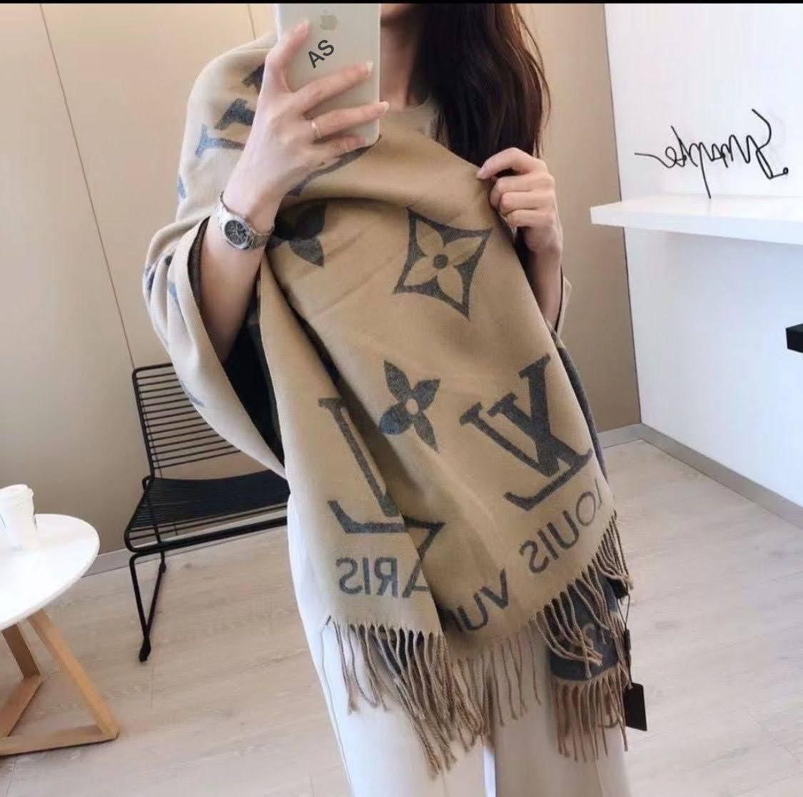 Louis Vuitton Monogram Essential Stole (Unisex) - Image 3